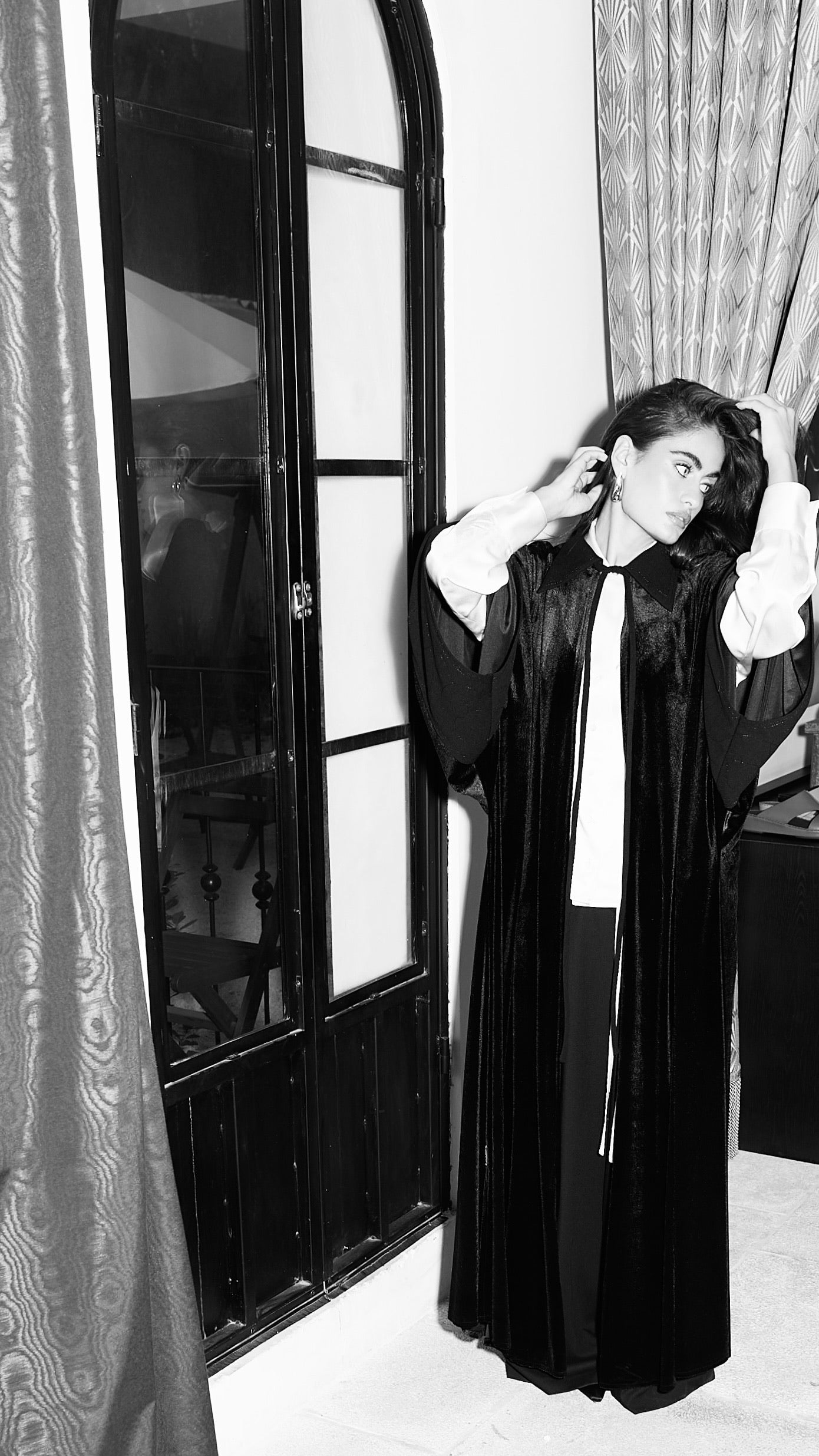 velvet cloak - black/black