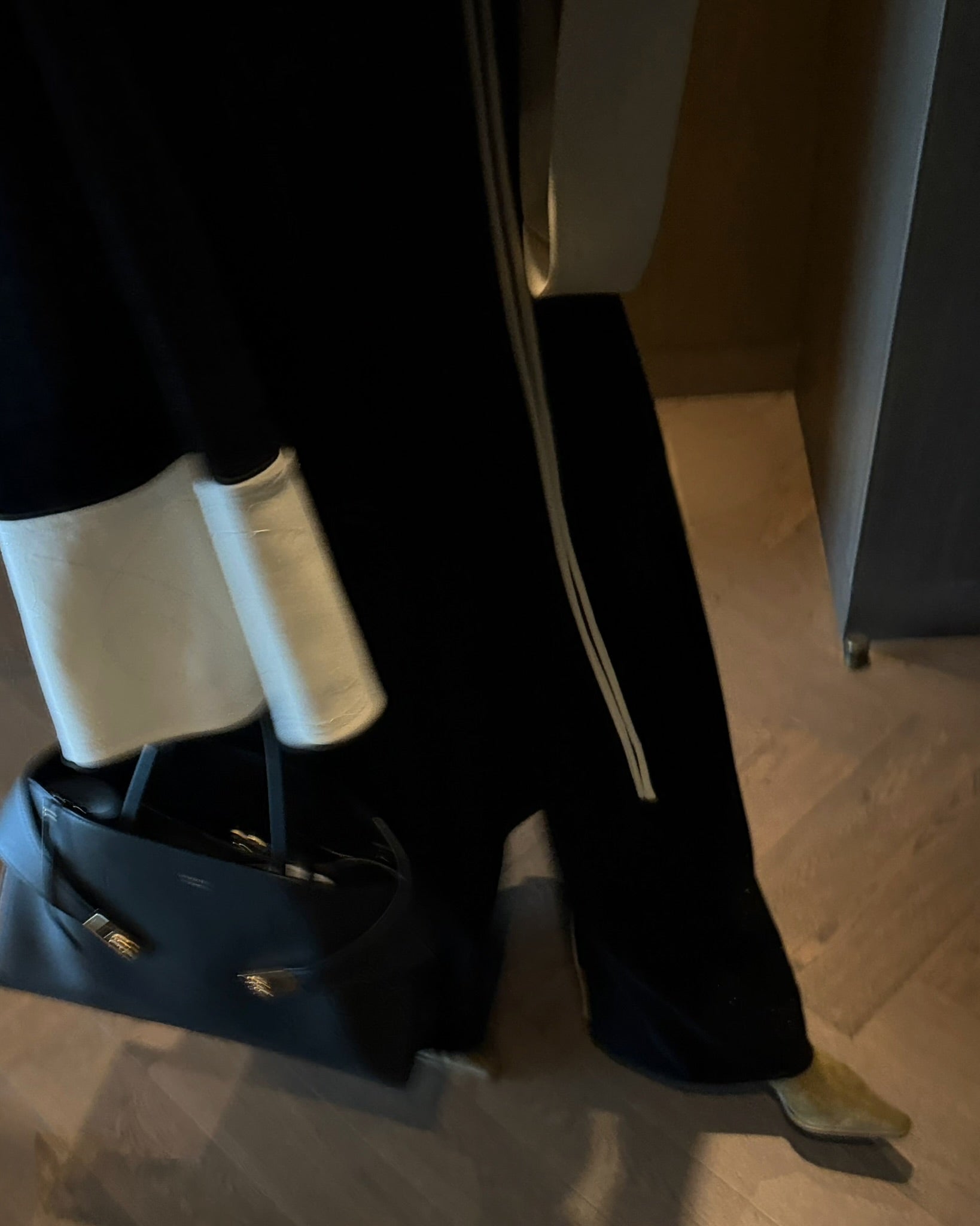velvet cloak - black/beige