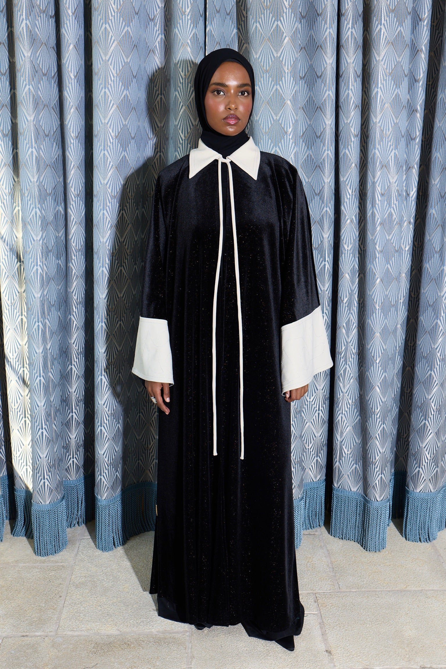 velvet cloak - black/beige
